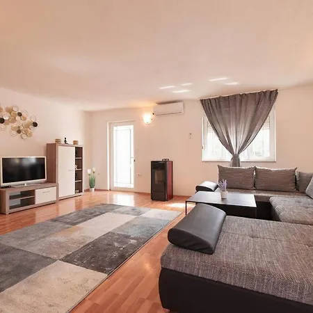 Yellow Sun Villa