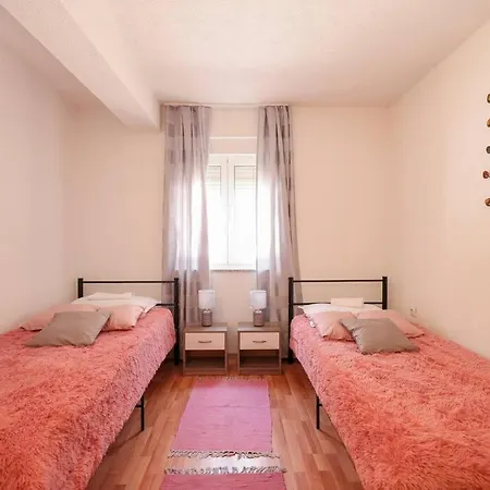 Villa Yellow Sun